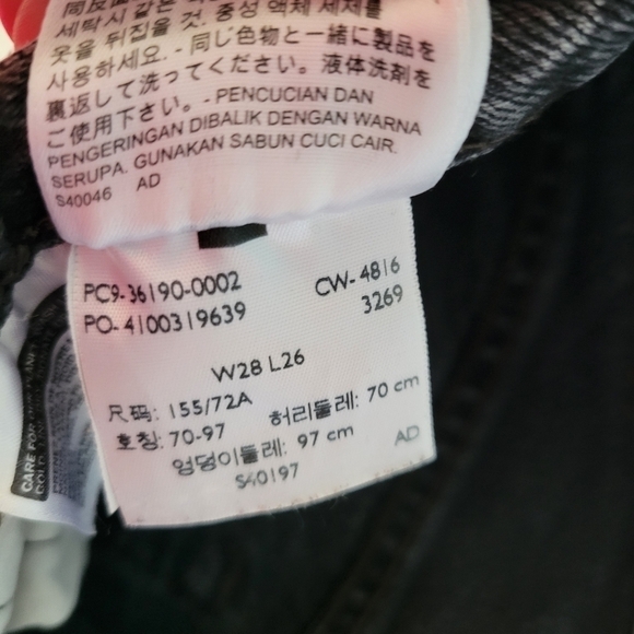 Levi's 501 Button Fly Frayed Hem Jeans in Black Size 28 - Picture 9 of 10